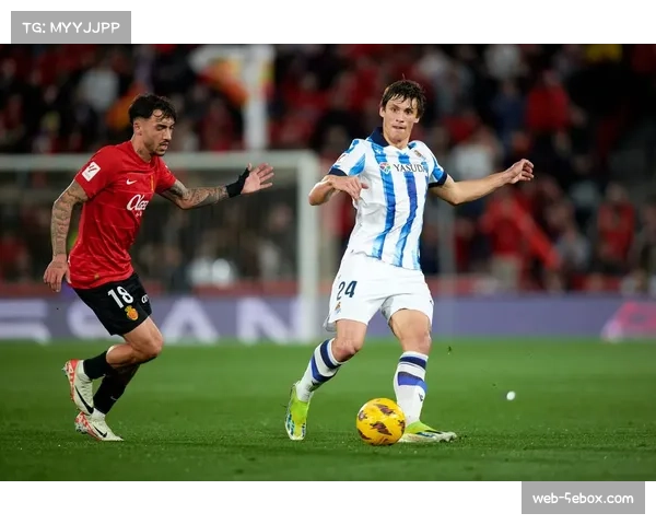 黄潜门将雷纳神勇，半场已扑出皇家社会三次绝佳机会射门